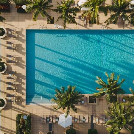 Four Seasons Hotel Miami Exterior photo