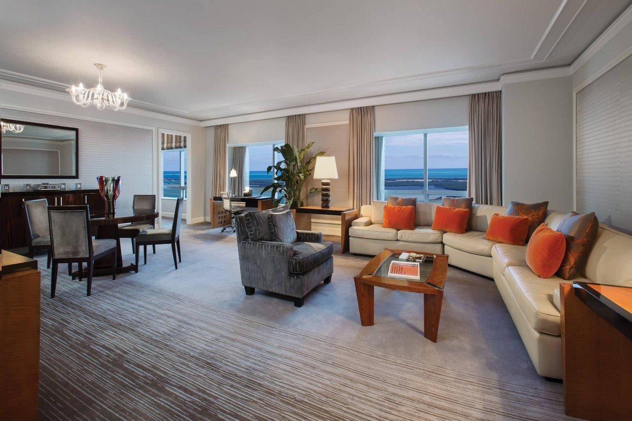 Four Seasons Hotel Miami Exterior photo