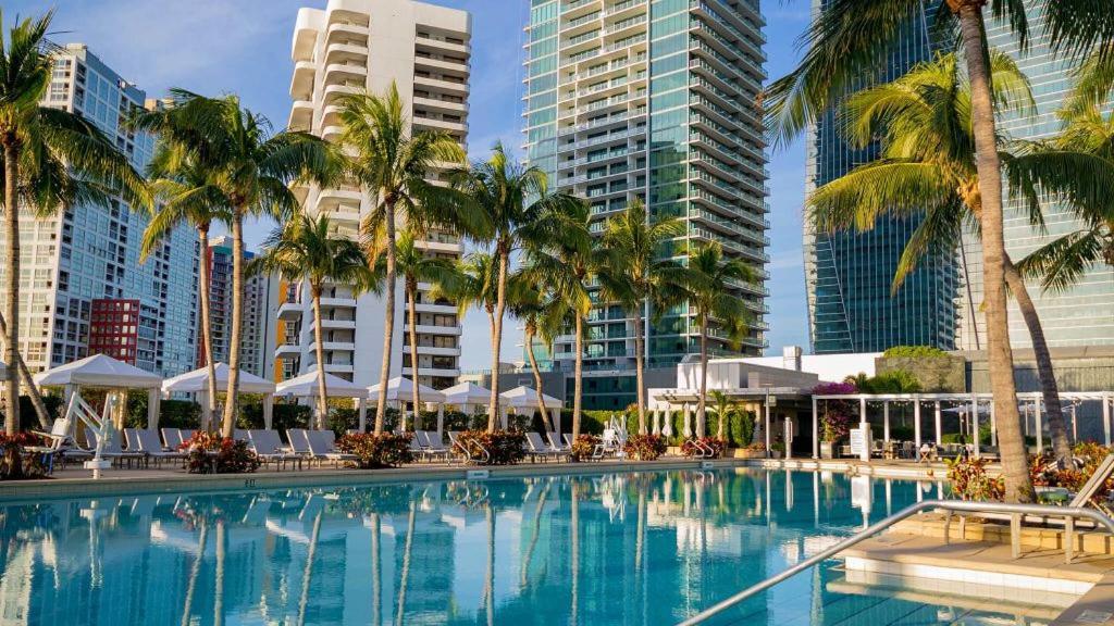 Four Seasons Hotel Miami Exterior photo