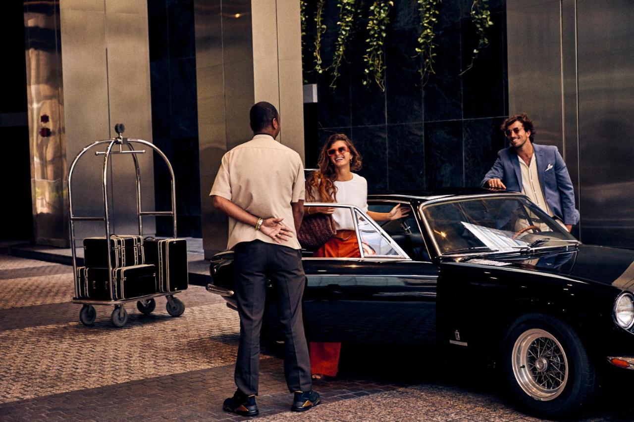 Four Seasons Hotel Miami Exterior photo