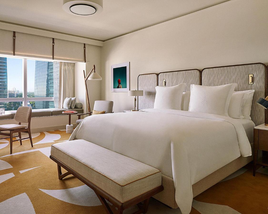 Four Seasons Hotel Miami Exterior photo