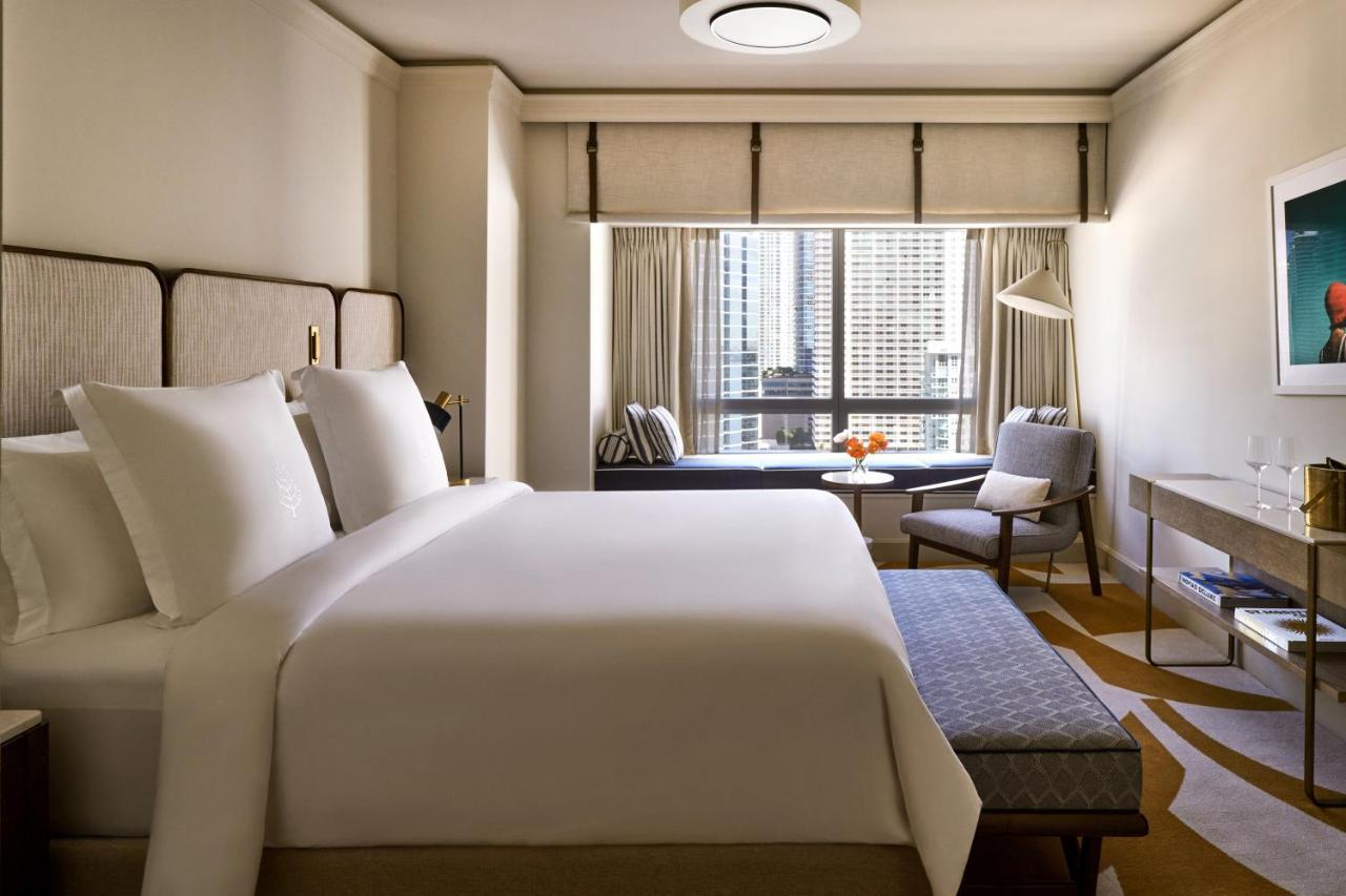 Four Seasons Hotel Miami Exterior photo