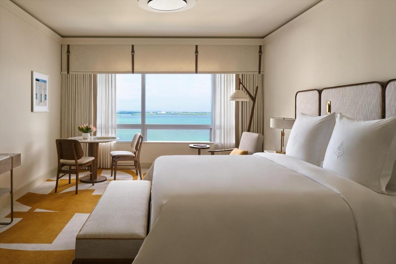 Four Seasons Hotel Miami Exterior photo