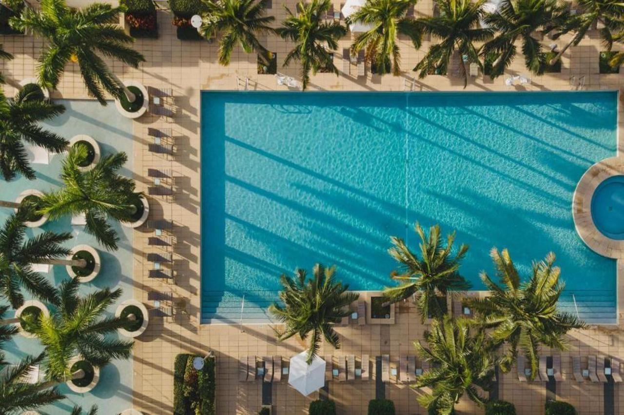 Four Seasons Hotel Miami Exterior photo